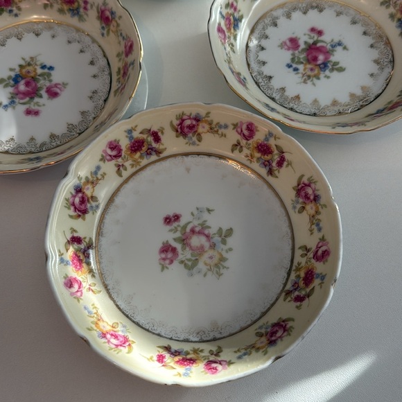 Vintage Gold Castle Japan Floral China Bowls Set of 4 - Cream and Pink - Picture 4 of 10